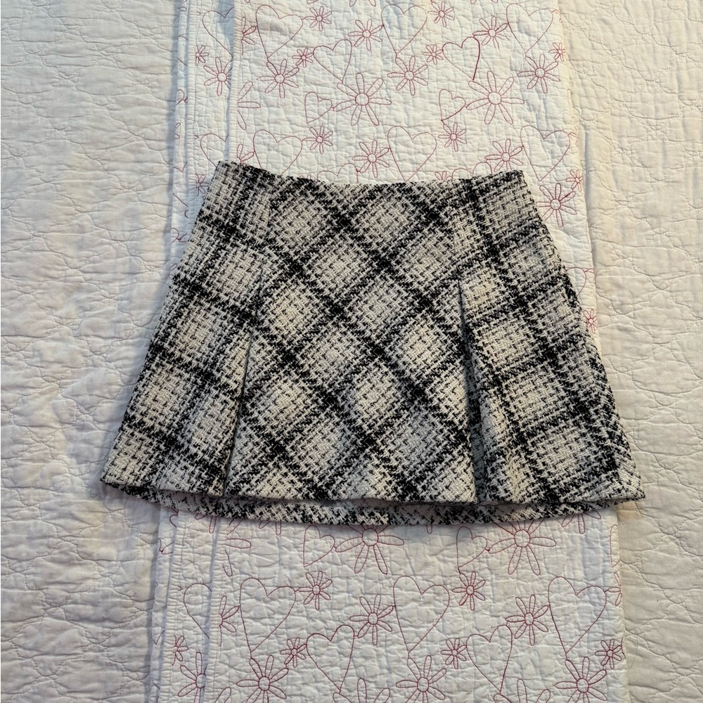 Zara Plaid Tweed Pleated Skirt Black and White